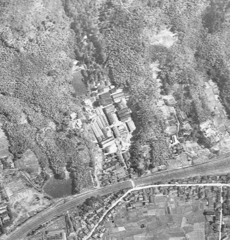 1946年に撮影された山崎蒸溜所周辺の航空写真