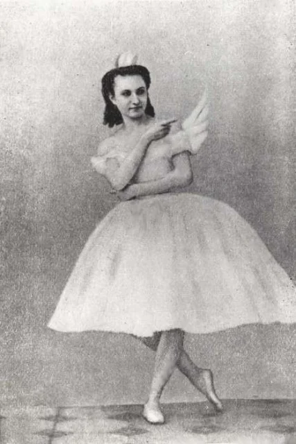 1877年の白鳥の湖初演でオデットを演じたアンナ・ソベシチャンスカヤ