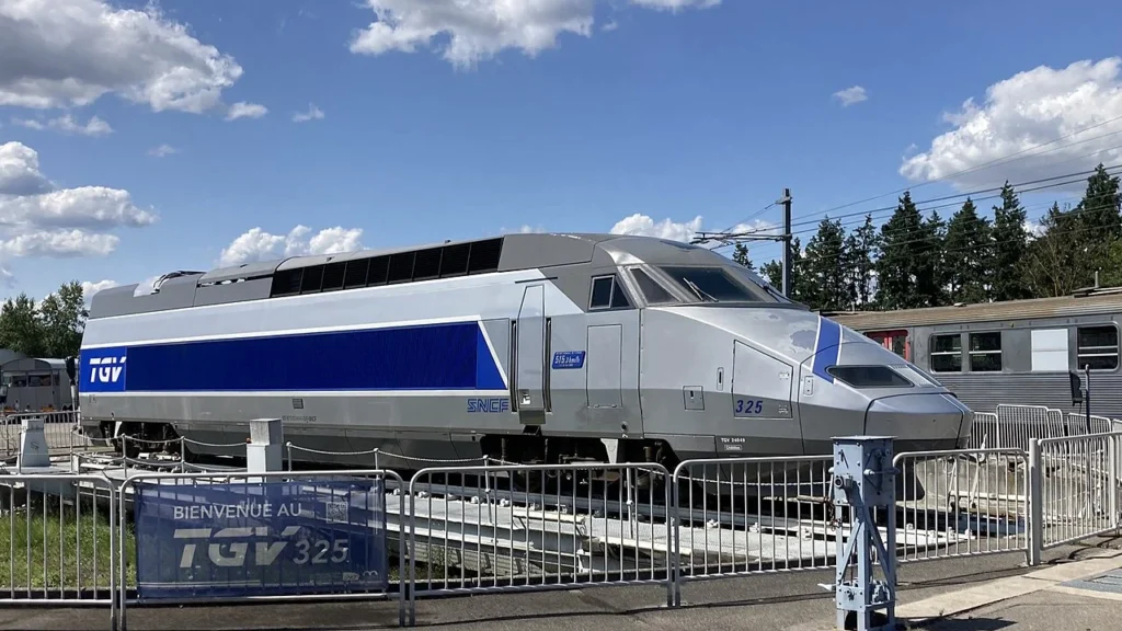 世界速度記録を樹立したTGV第325編成の動力車