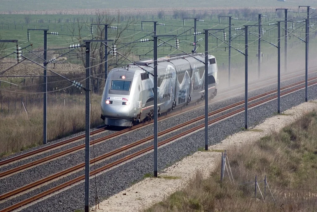 世界最高速度記録に挑戦するフランスの実験列車TGV V150