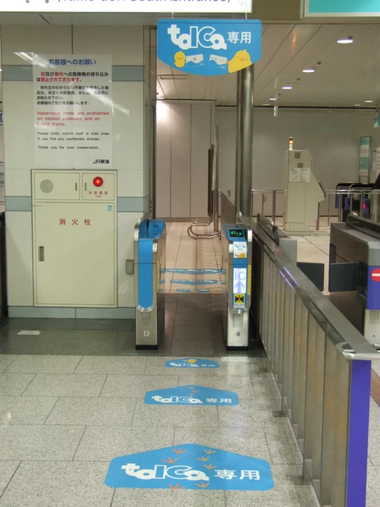 名古屋駅のTOICA専用自動改札機の写真
