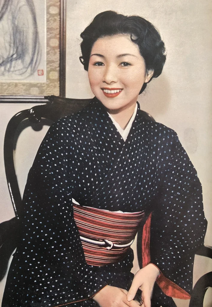 映画『カルメン故郷に帰る』主演の高峰秀子の肖像写真