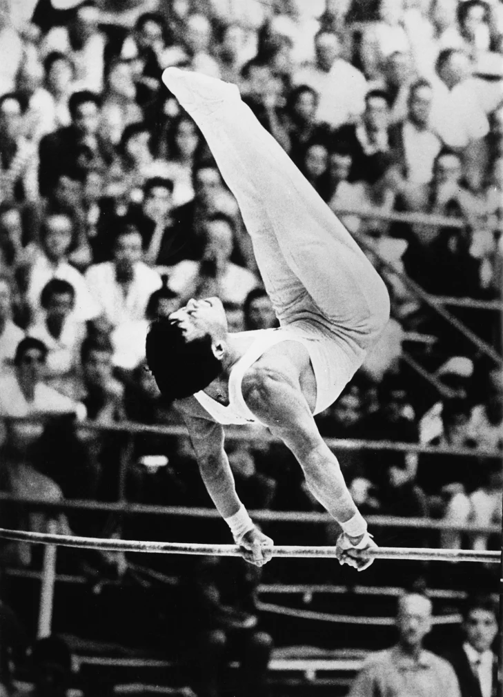 1960年のローマ五輪に出場した体操選手・小野喬の写真