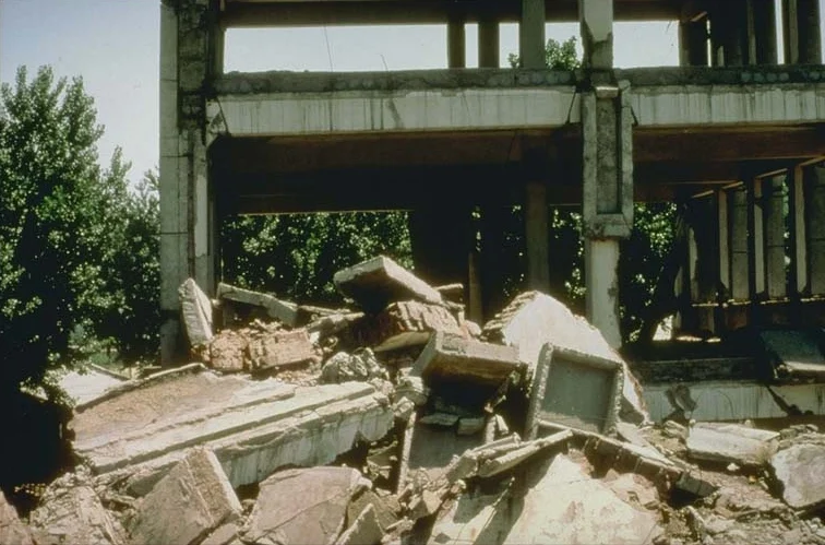 1976年の唐山地震で被災した市街地