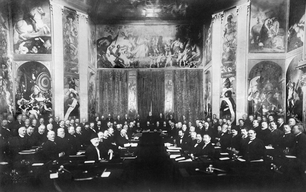 1899年にハーグで開催された第1回国際平和会議の写真