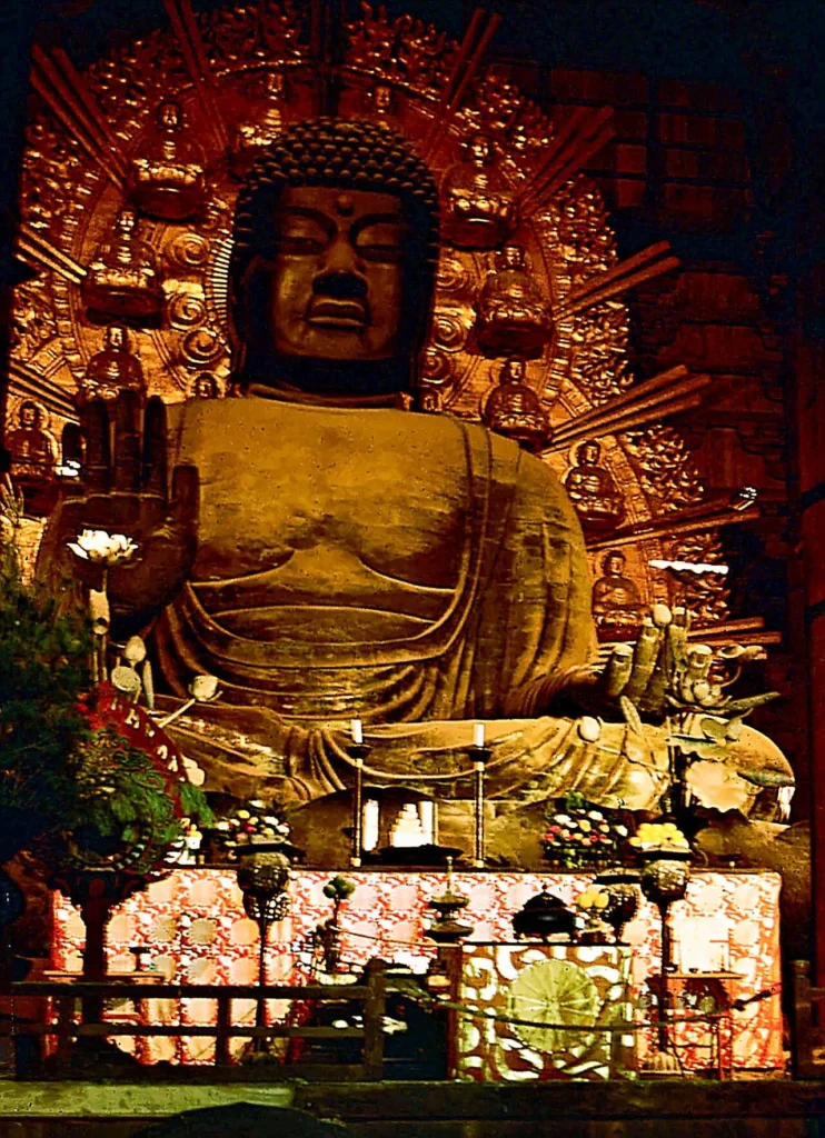 奈良・東大寺の盧舎那仏を撮影した写真