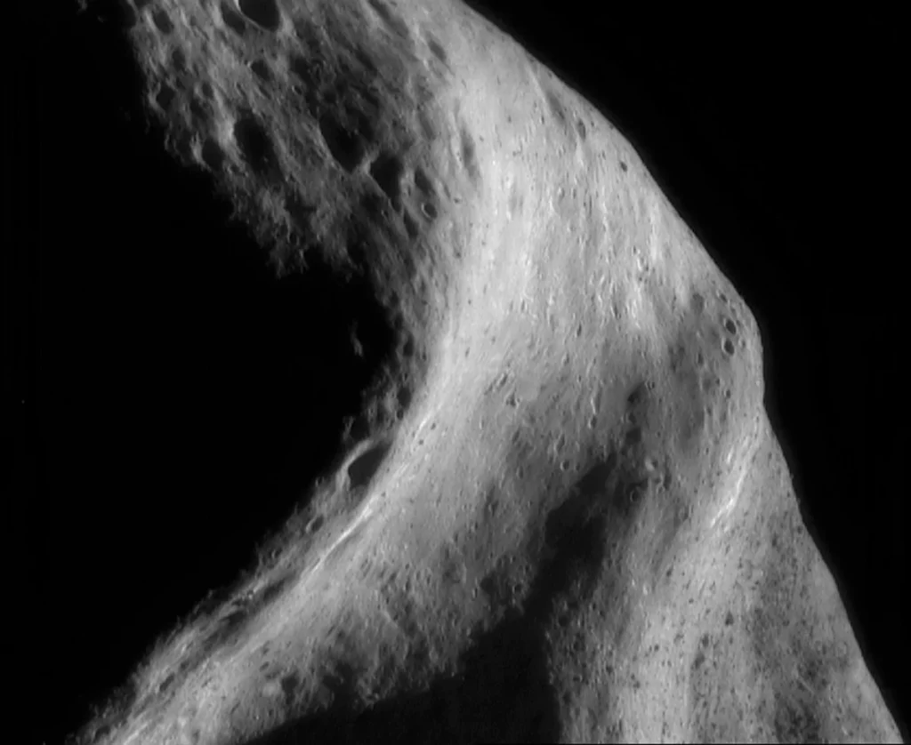 NEARシューメーカーが撮影した小惑星エロスの表面