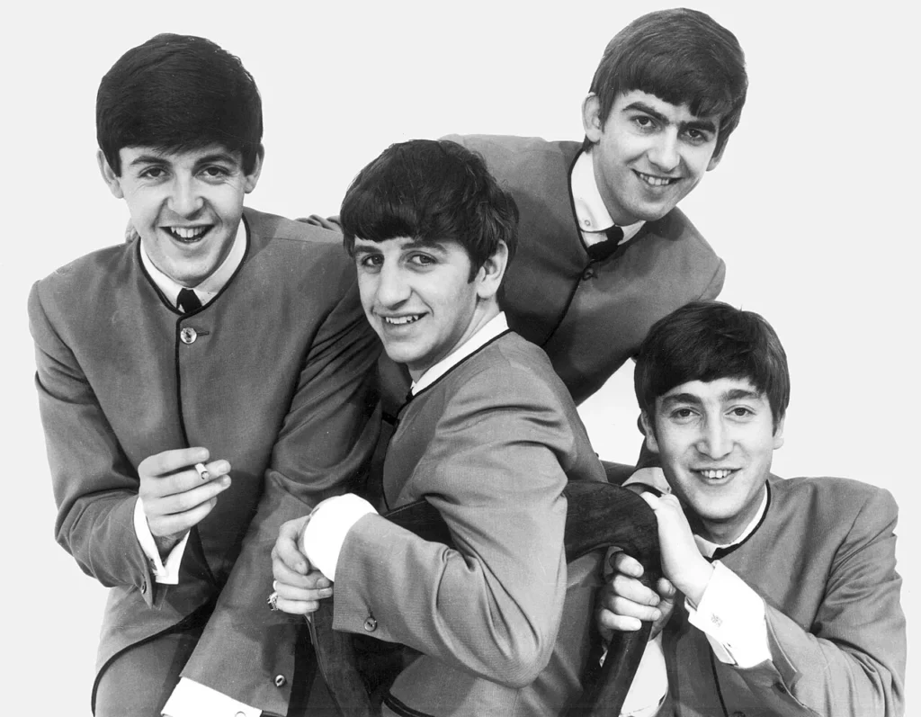 1963年に撮影されたビートルズのメンバー4人