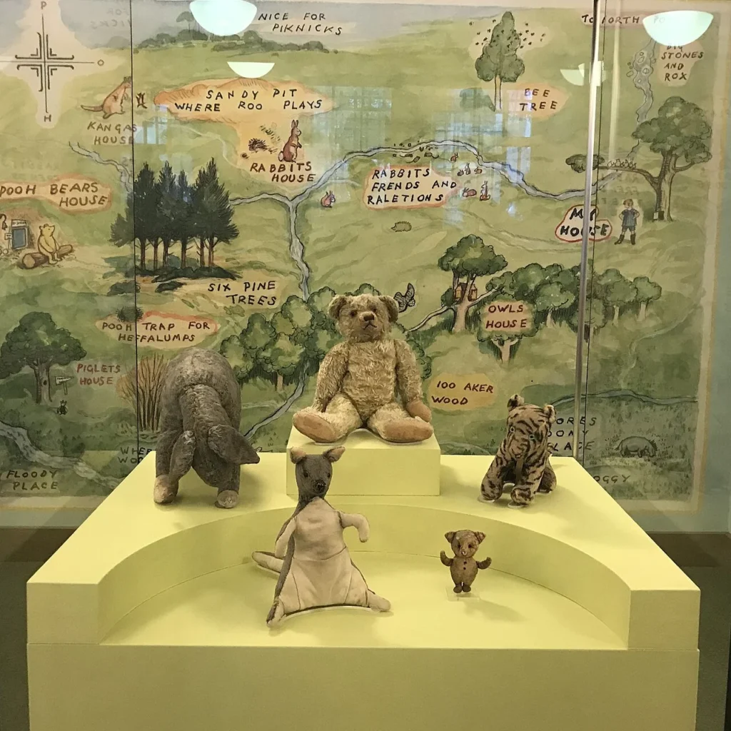 プーさんの物語の着想源となったぬいぐるみの写真