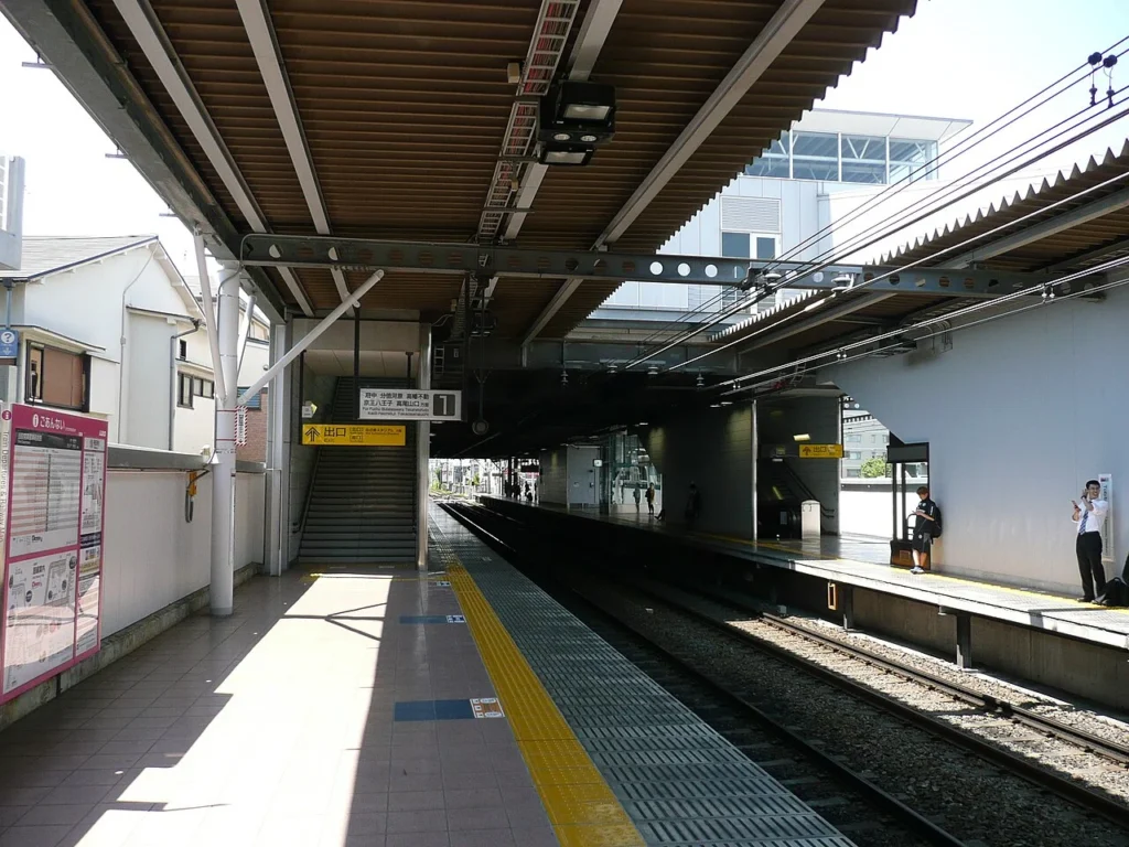 京王線飛田給駅のホーム