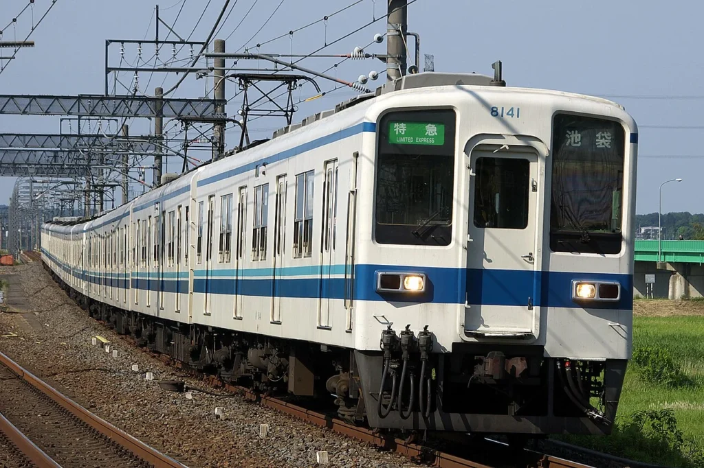 東武鉄道8000系の東上線特急列車