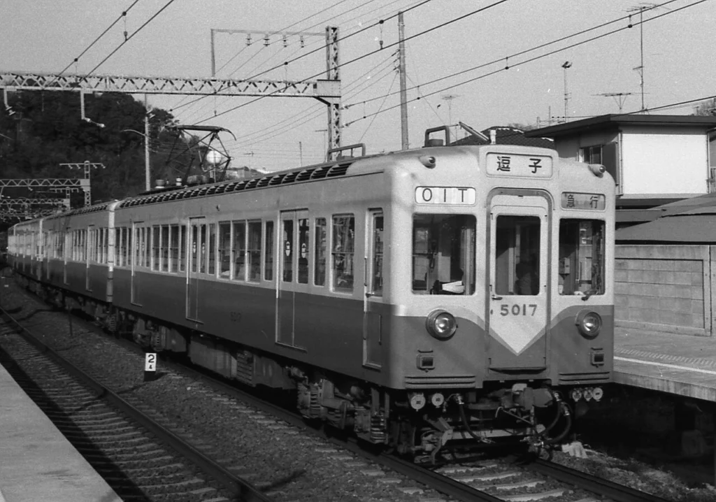 神武寺駅で撮影された都営5000形電車の写真