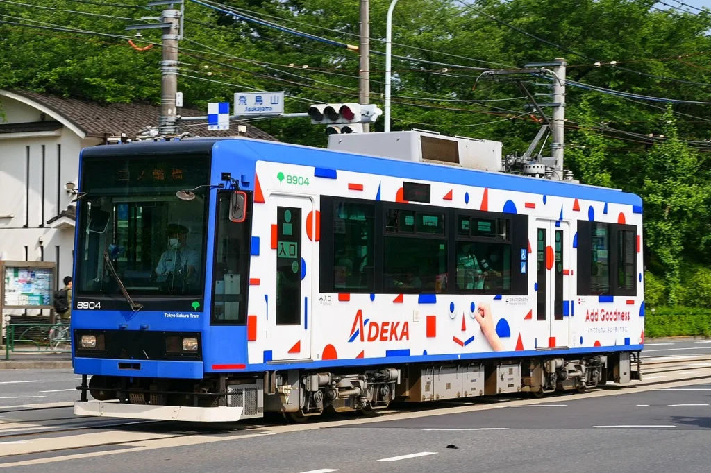 都電荒川線の8900形路面電車の写真