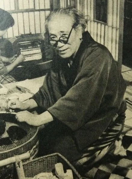 朗読を手がけた徳川夢声の肖像写真