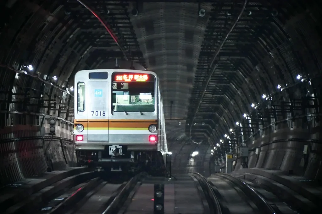 東京メトロ有楽町線を走る7000系電車