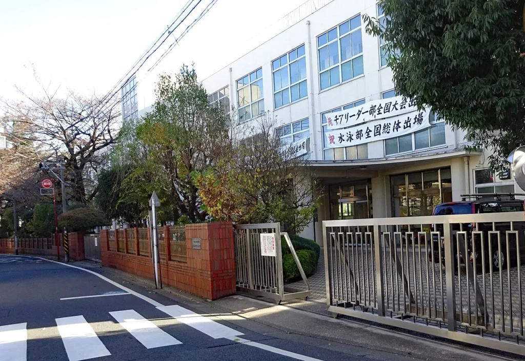 東京都杉並区にある東京立正中学校・高等学校の校舎