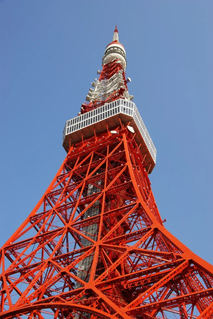 下から見上げた東京タワー