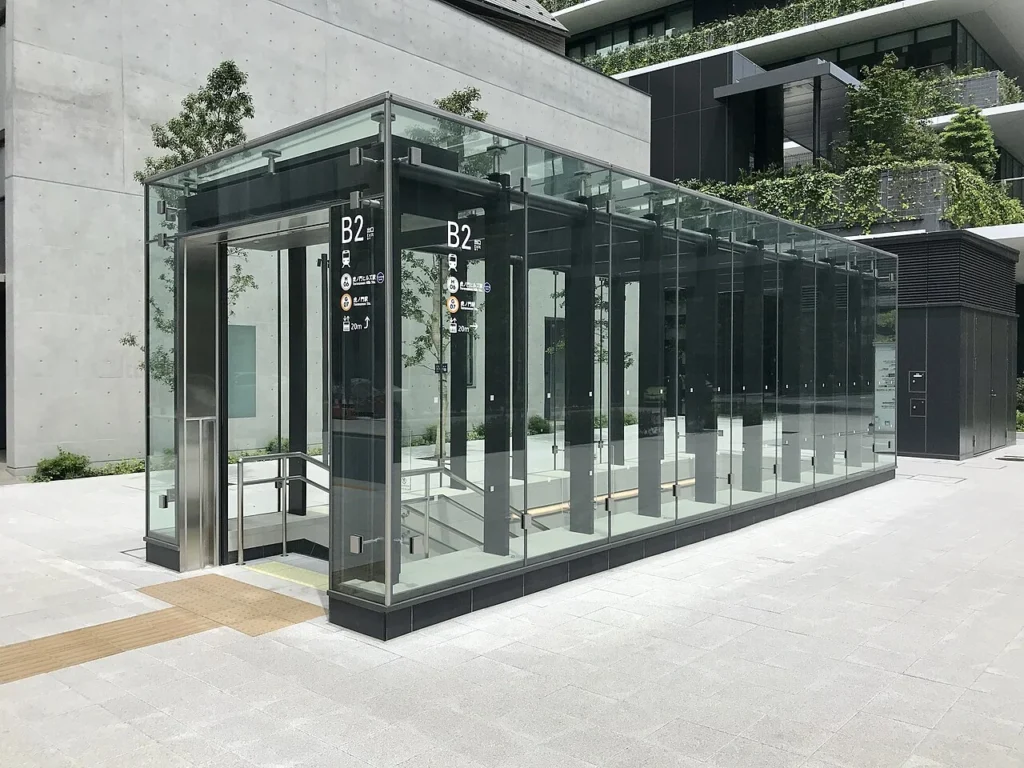 東京メトロ日比谷線虎ノ門ヒルズ駅のB2番出入口