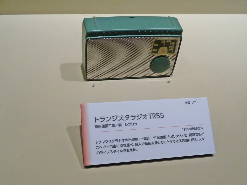 国産トランジスタラジオTR-55の実物写真