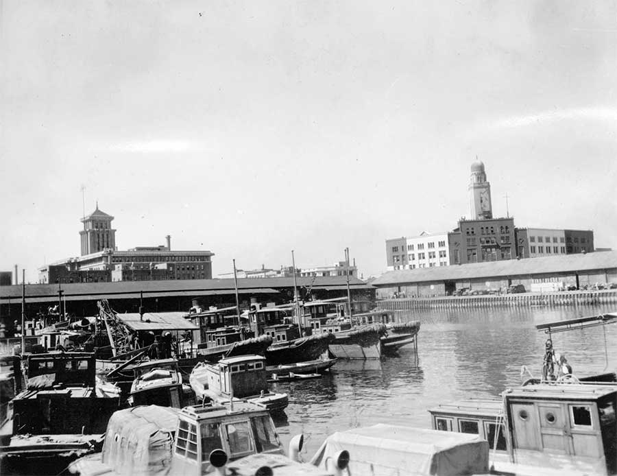 横浜三塔のうちキングとクイーンを写した写真