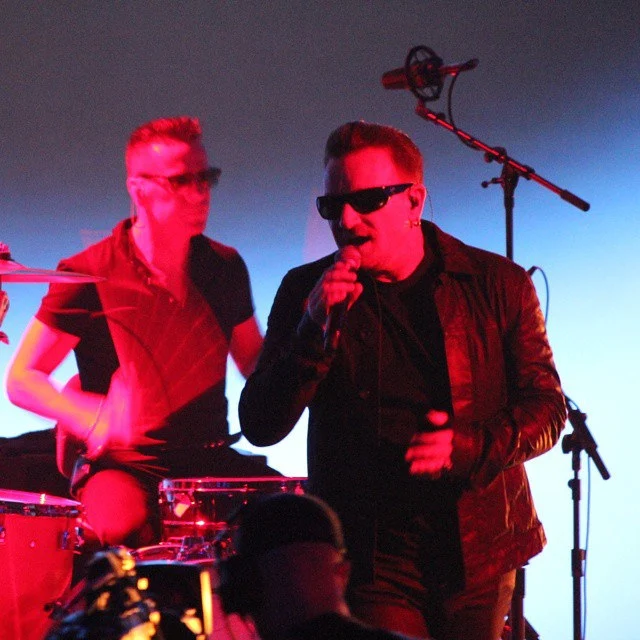 2014年9月9日のApple発表会で演奏するU2