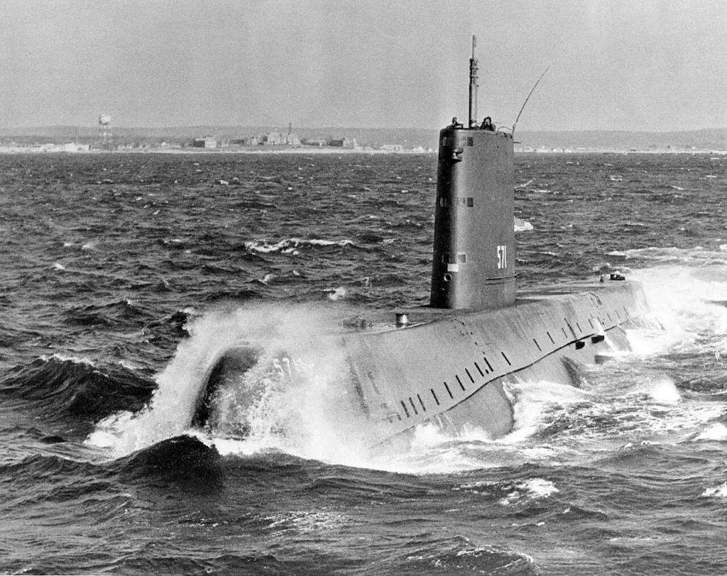 海上公試中の原子力潜水艦ノーチラス