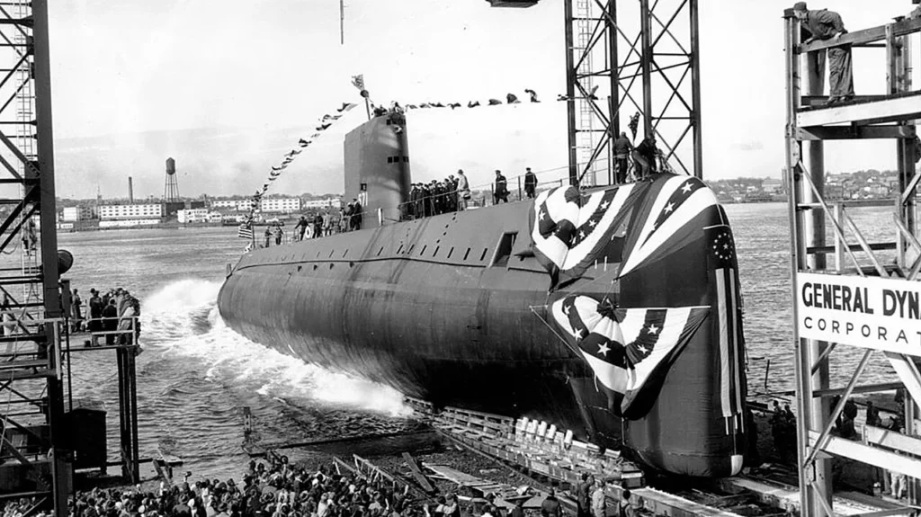1954年に進水する原子力潜水艦ノーチラス