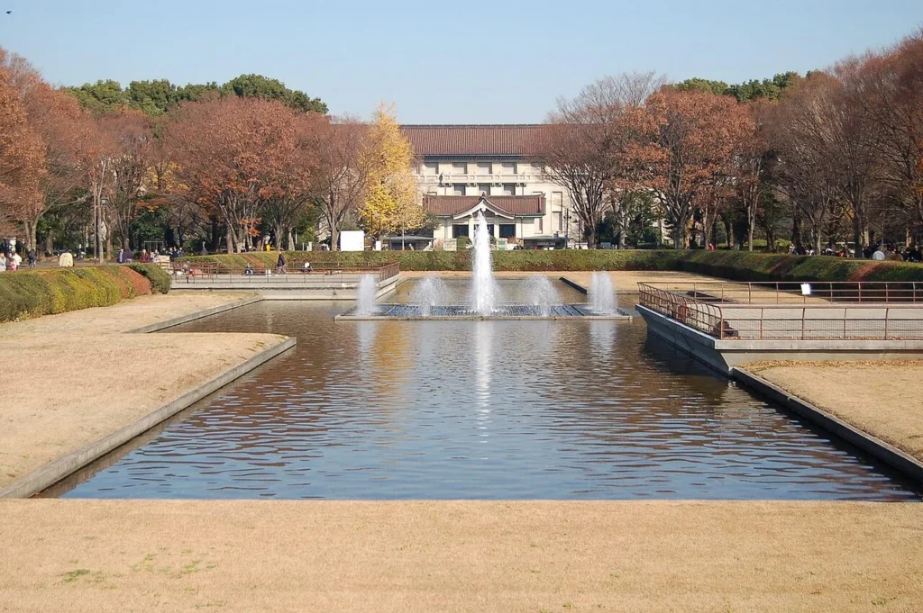 東京・上野公園の噴水の写真