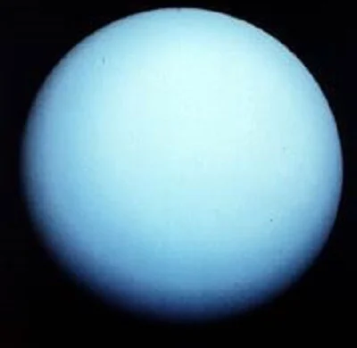 ボイジャー2号が撮影した青緑色の天王星