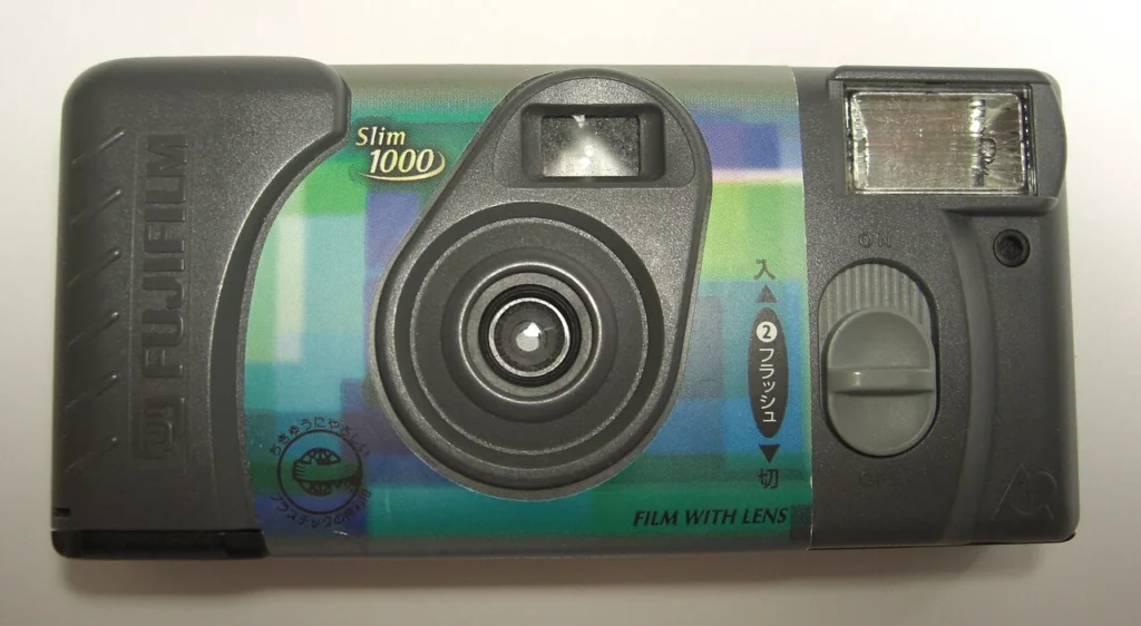 レンズ付きフィルム「写ルンです Slim1000」の写真
