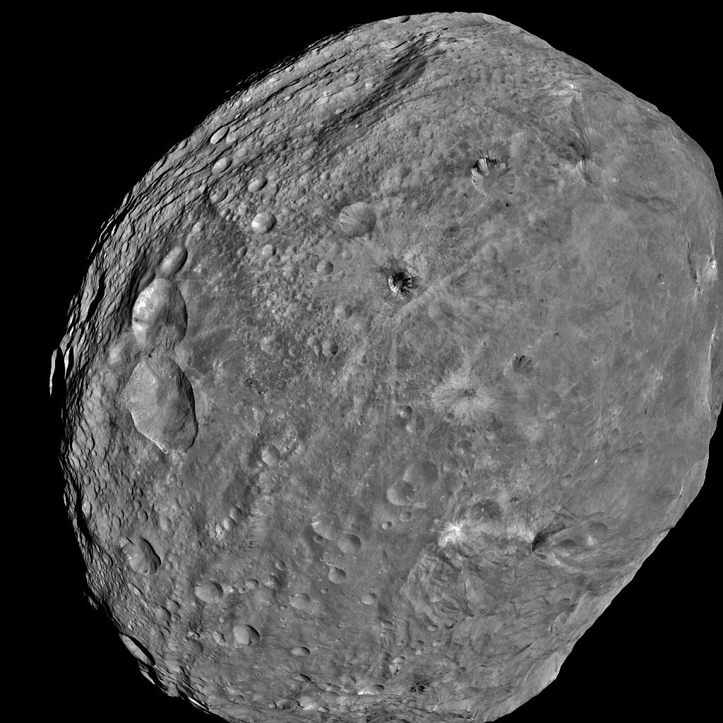 NASAの探査機ドーンが撮影した小惑星ベスタ