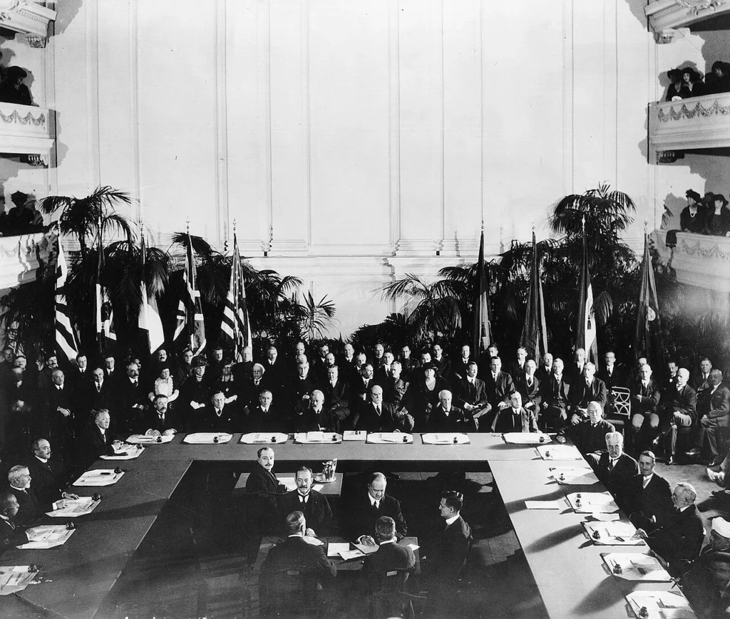 1922年のワシントン海軍軍縮条約調印式