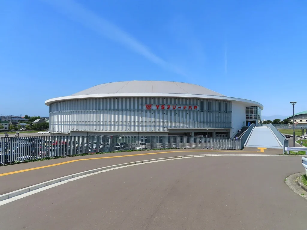 青森県八戸市の長根スケートリンクに建つYSアリーナ八戸