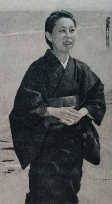 俳人・山口波津女の肖像写真