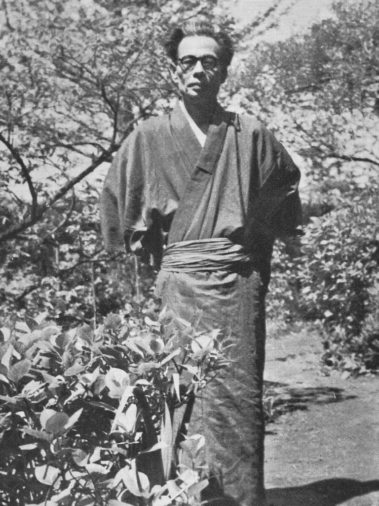詩人・山之口貘の肖像写真