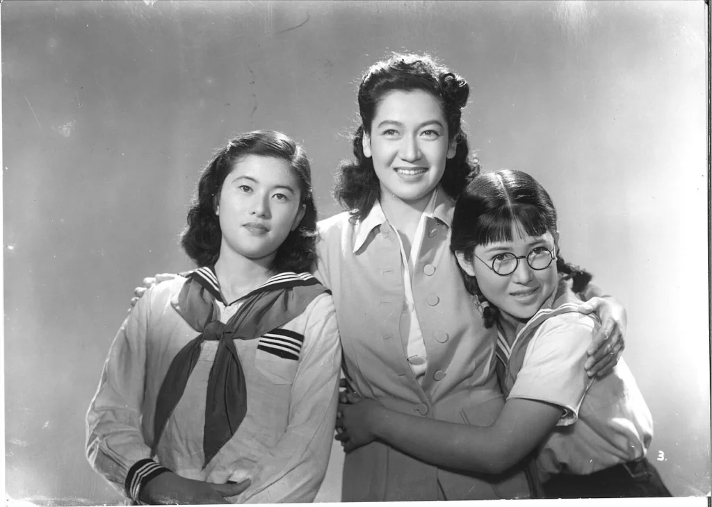 映画『青い山脈』に出演する杉葉子、原節子、若山セツ子