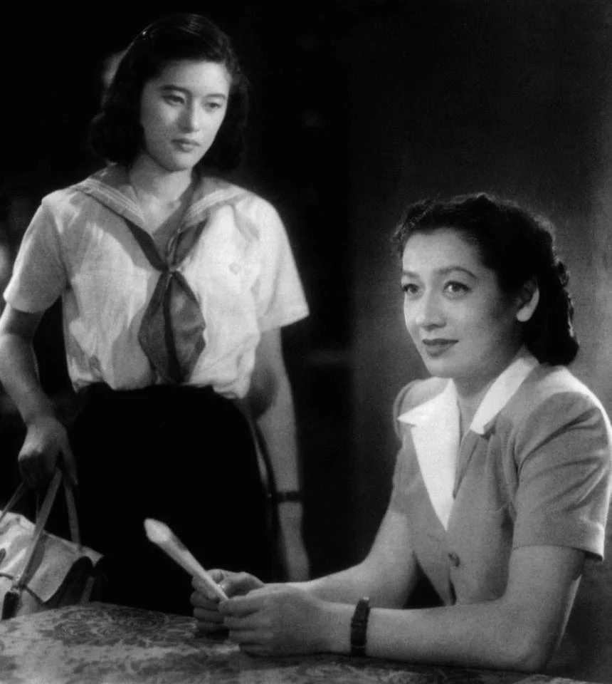 映画『青い山脈』に出演する杉葉子と原節子