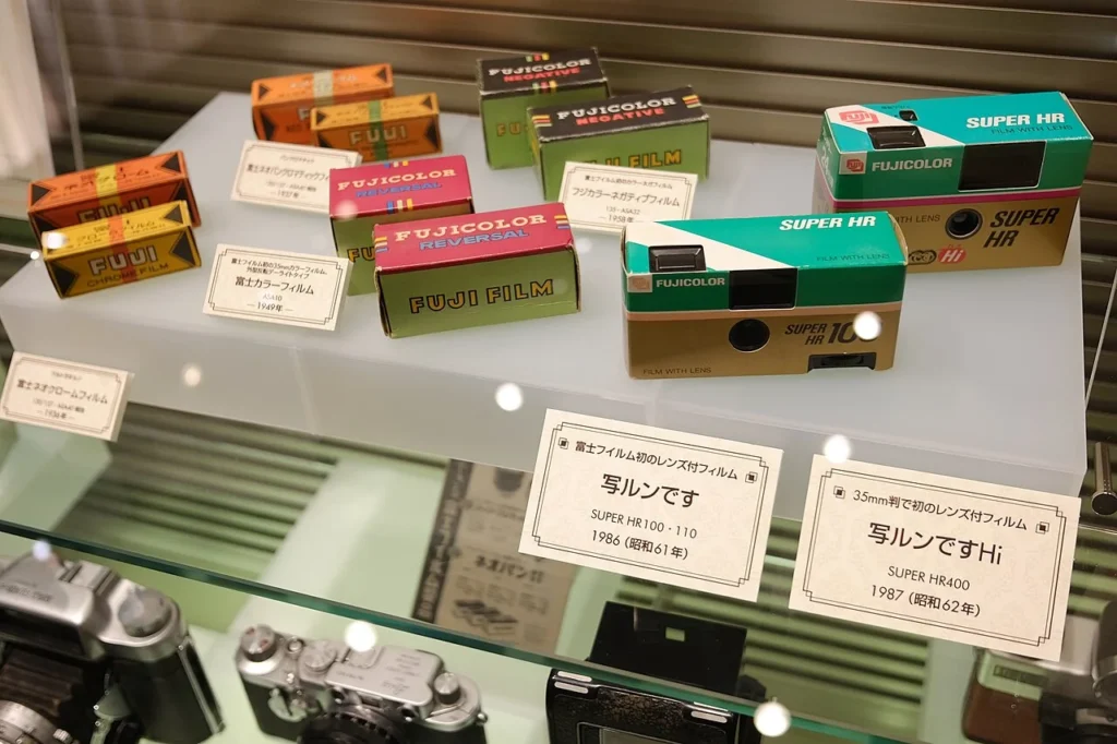 フジフイルムスクエアの写真歴史博物館に展示された歴代製品