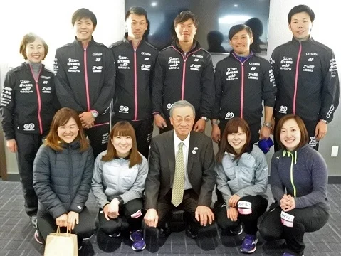 ロコ・ソラーレとSC軽井沢のメンバー
