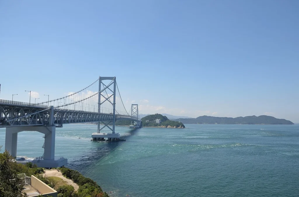 鳴門海峡に架かる大鳴門橋