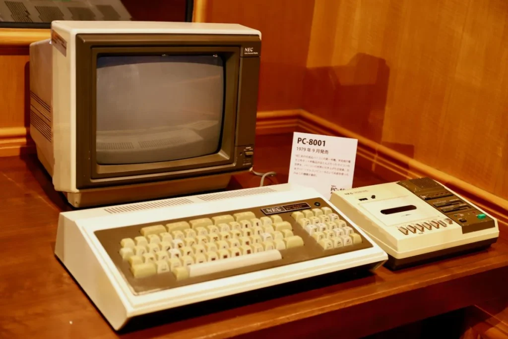 パーソナルコンピューターPC-8001の写真