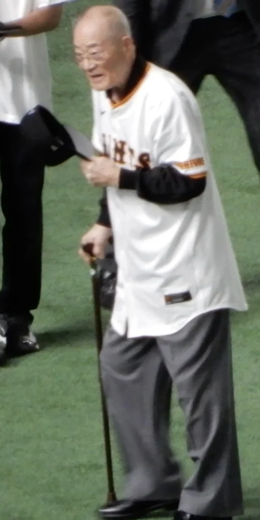 東京ドームで始球式を務める張本勲